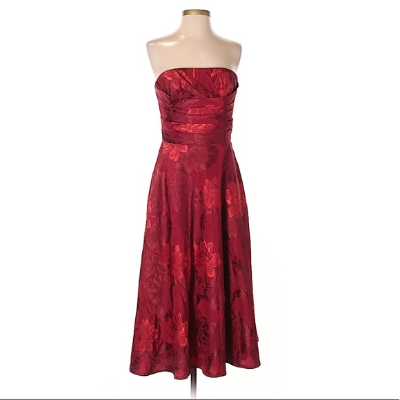 Carmen Marc Valvo • Dress • Cocktail • Red • Size 6 - Picture 1 of 5